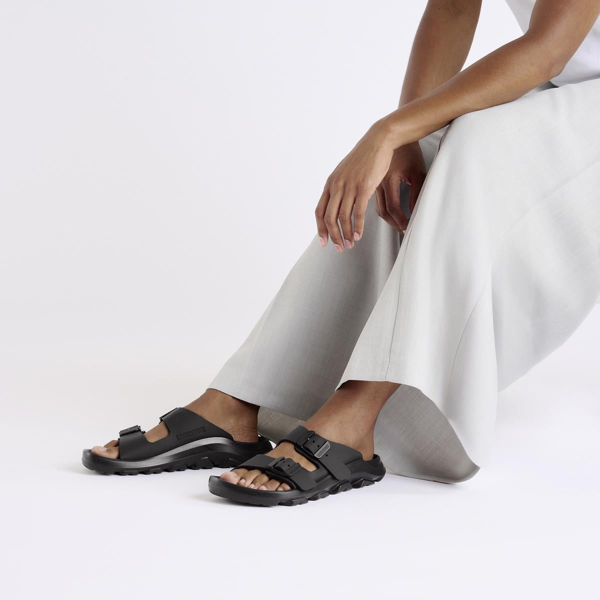 Birkenstock Mogami Terra 2 Strap Apex Black - Image 2