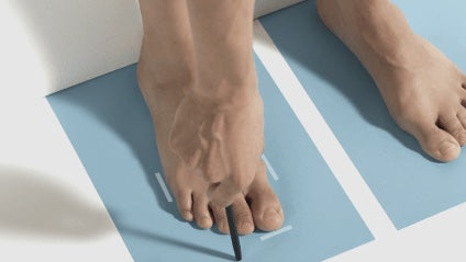 Measure the length: mark the longest toe of each foot. 