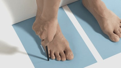Measure the width: with the help of a pencil, mark the outermost points at the left and right side of the balls of your feet.